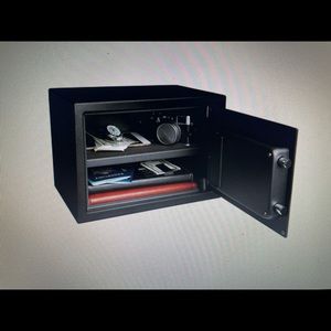 Pen + gear medium personal safe
